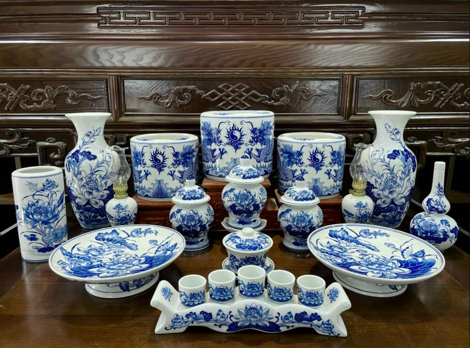 Đồ thờ Đối với bàn thờ nhỏ hơn 1m27